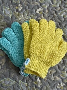 NWOT Bliss exfoliating gloves